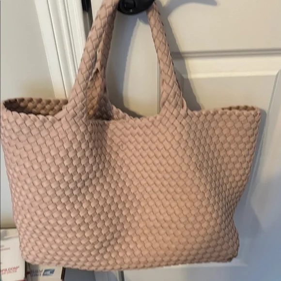 Elegant Woven Tote Bag in Blush Pink - Picture 2 of 9